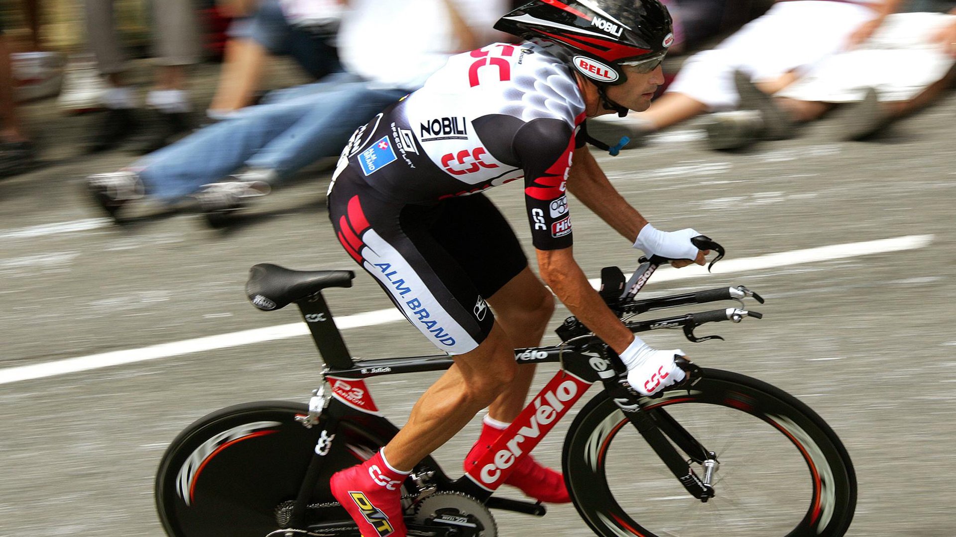 《王者荣耀》“超级战队”激烈争夺冠军！荣耀之巅，谁将问鼎？