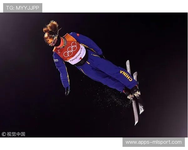 自由式滑雪选手极限翻转空中停顿半秒，网友直呼“违反物理”