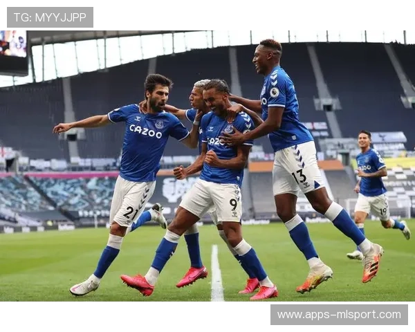 切尔西团队配合密切，整体战术体系成熟，切尔西太强了