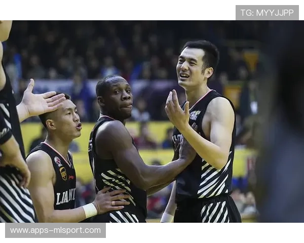 球员签约发布会简洁而温馨 媒体反响积极,球星签约 球员签约发布会简洁而温馨 媒体反响积极,球星签约