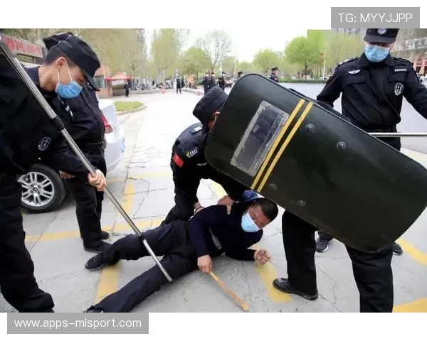 牛仔防线制造关键失误，轻取胜利，牛仔防缩