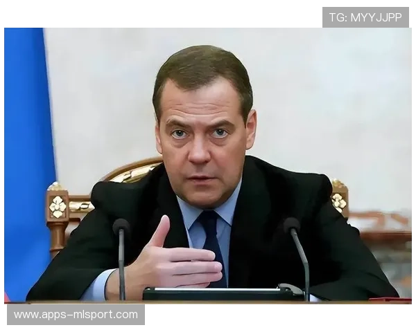 梅德韦杰夫硬地场上简直无解，节奏拿捏死死的，梅德韦杰夫专访